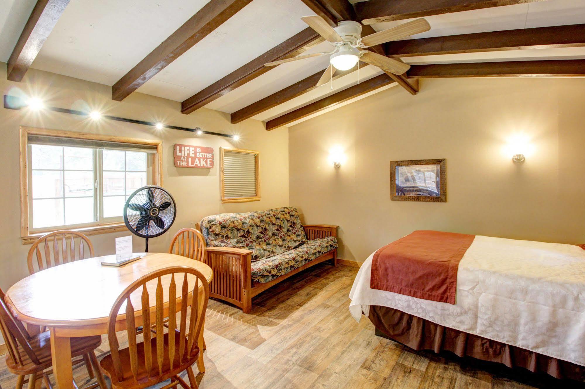Historic Tamarack Lodge Hungry Horse 外观 照片
